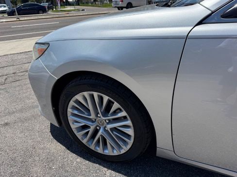 Used 2013 Lexus ES 350 w/ Luxury Pkg FWD image 3