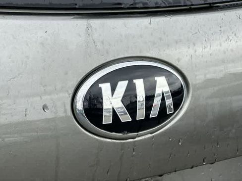 Used 2018 Kia Sorento LX image 16