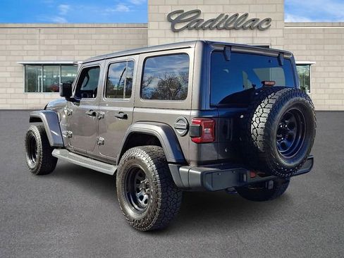 Used 2018 Jeep Wrangler Unlimited Sahara image 4