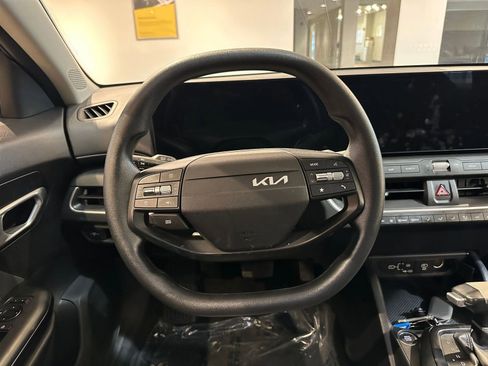 Used 2025 Kia K4 LXS image 28