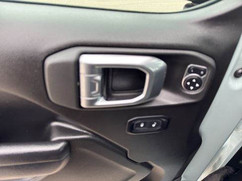 Used 2024 Jeep Wrangler Sport image 11