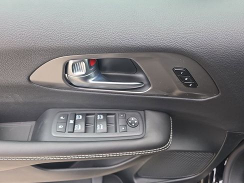 New 2026 Chrysler Pacifica Select image 11