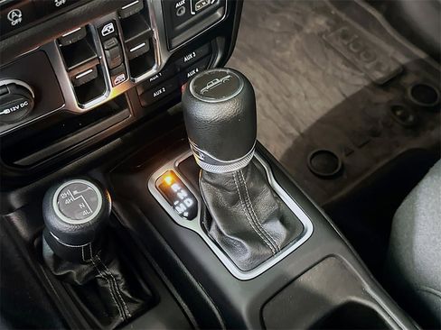 Used 2024 Jeep Gladiator Sport image 31