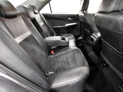 Used 2014 Toyota Camry SE w/ Leather Package image 16