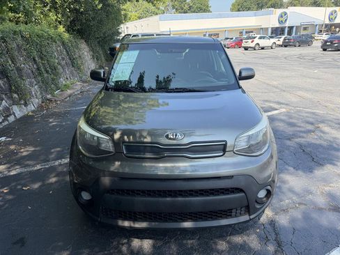 Used 2018 Kia Soul w/ Convenience Package FWD image 2