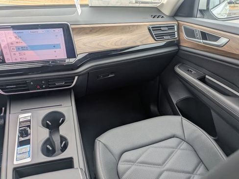 New 2026 Volkswagen Atlas SE FWD image 19