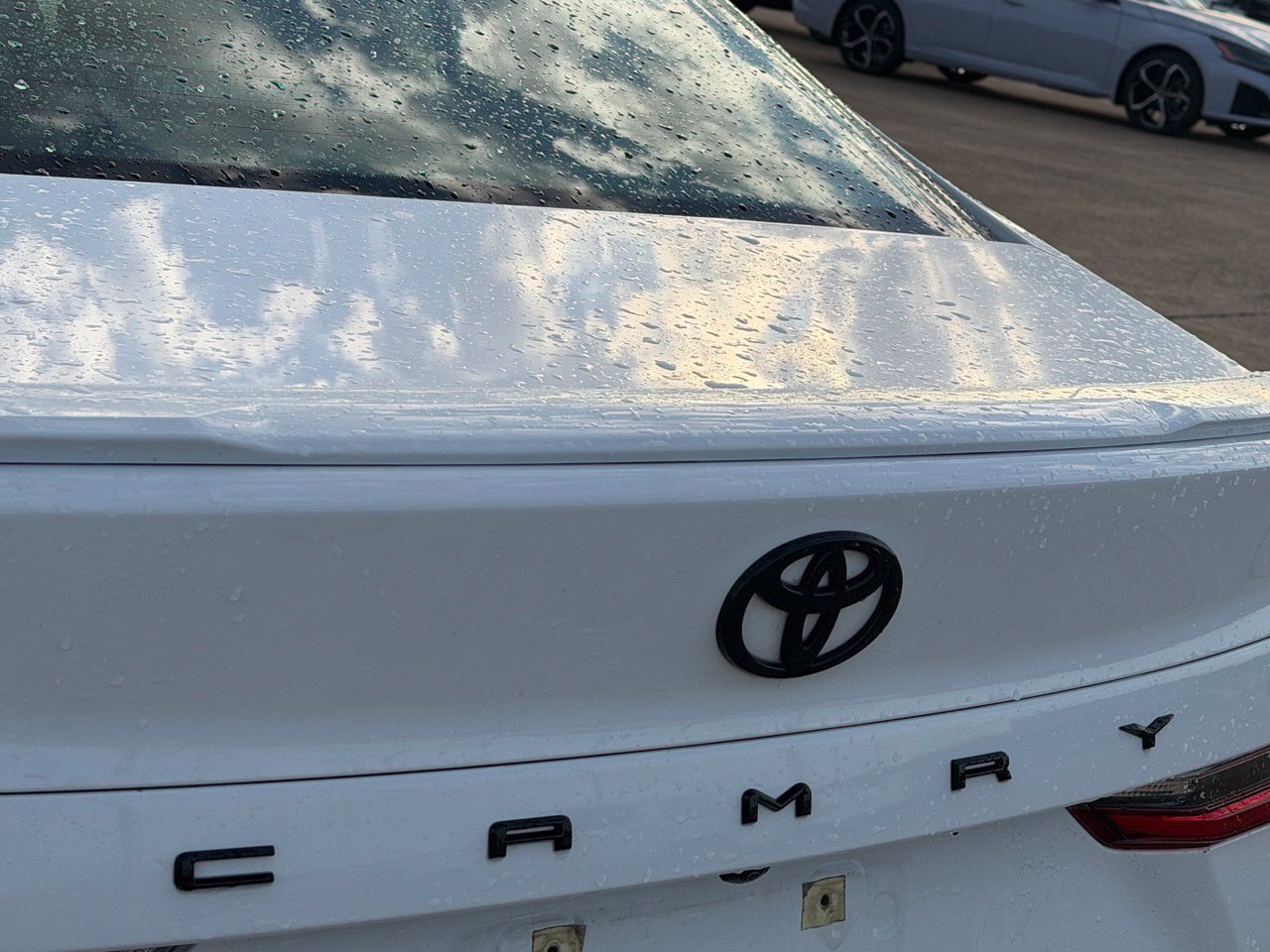 Used 2025 Toyota Camry SE w/ Convenience Package FWD image 8