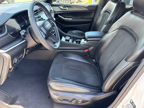 Certified 2024 Jeep Grand Cherokee Altitude AWD/4WD image 24