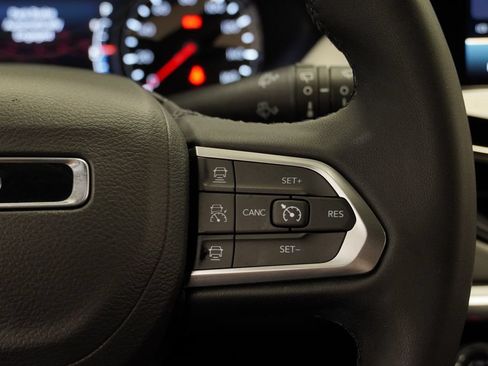 Used 2025 Jeep Compass Limited AWD/4WD image 22