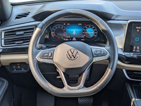 Used 2025 Volkswagen Atlas Cross Sport SE FWD image 23