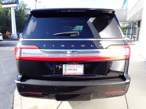 Used 2020 Lincoln Navigator Reserve image 3