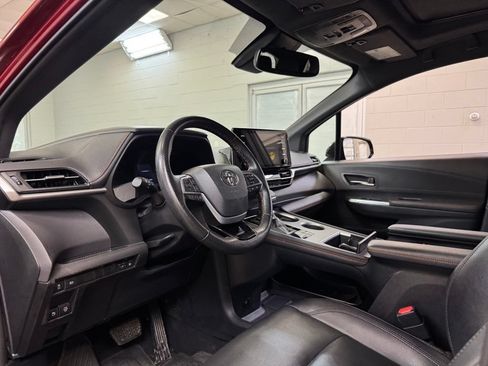 Used 2021 Toyota Sienna XSE FWD image 14