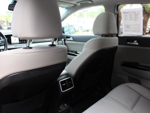 Certified 2022 Kia Sportage EX w/ EX Technology Package image 30