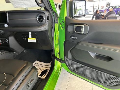 New 2025 Jeep Gladiator Sport w/ Premium Package image 24