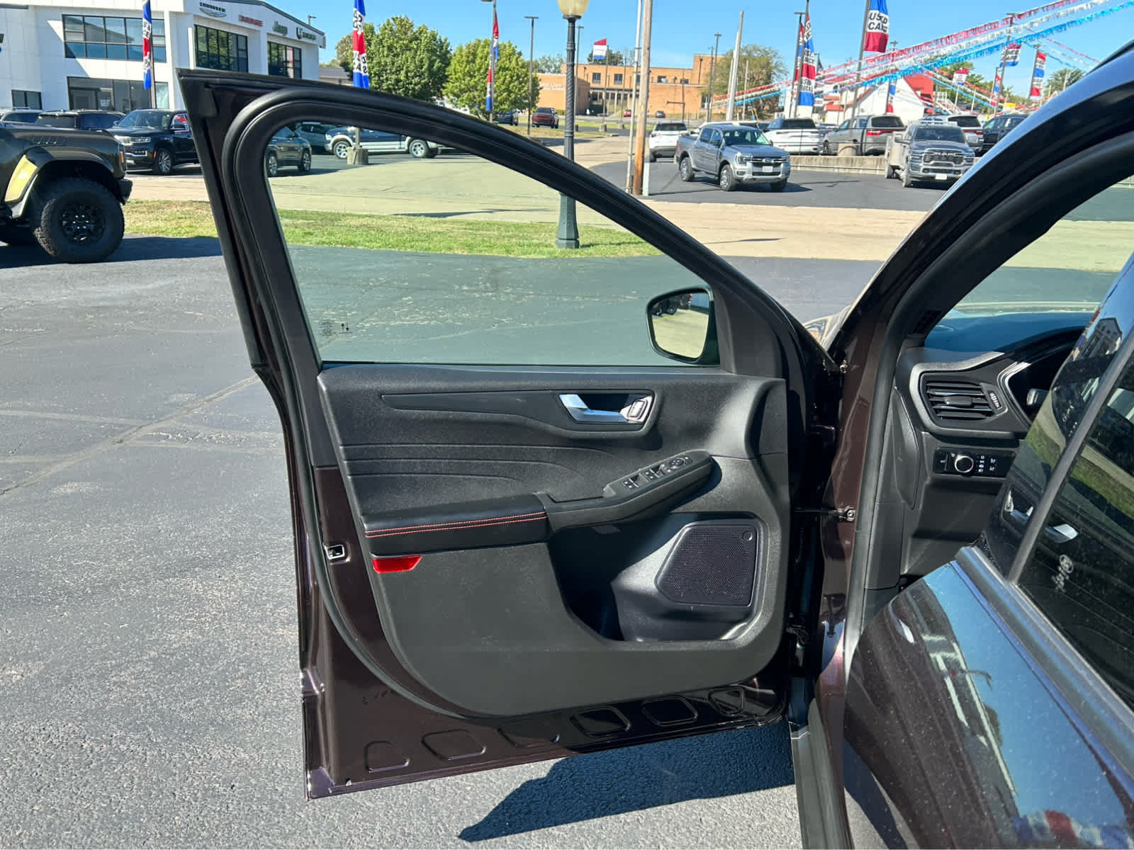 Used 2023 Ford Escape ST-Line w/ Tech Pack #1 FWD image 16