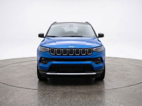 Used 2025 Jeep Compass Limited AWD/4WD image 2