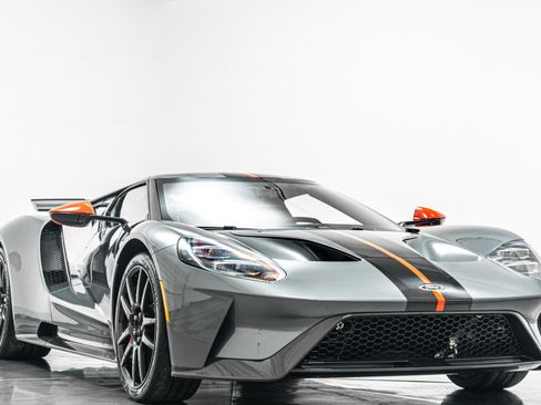 Used 2019 Ford GT RWD image 3