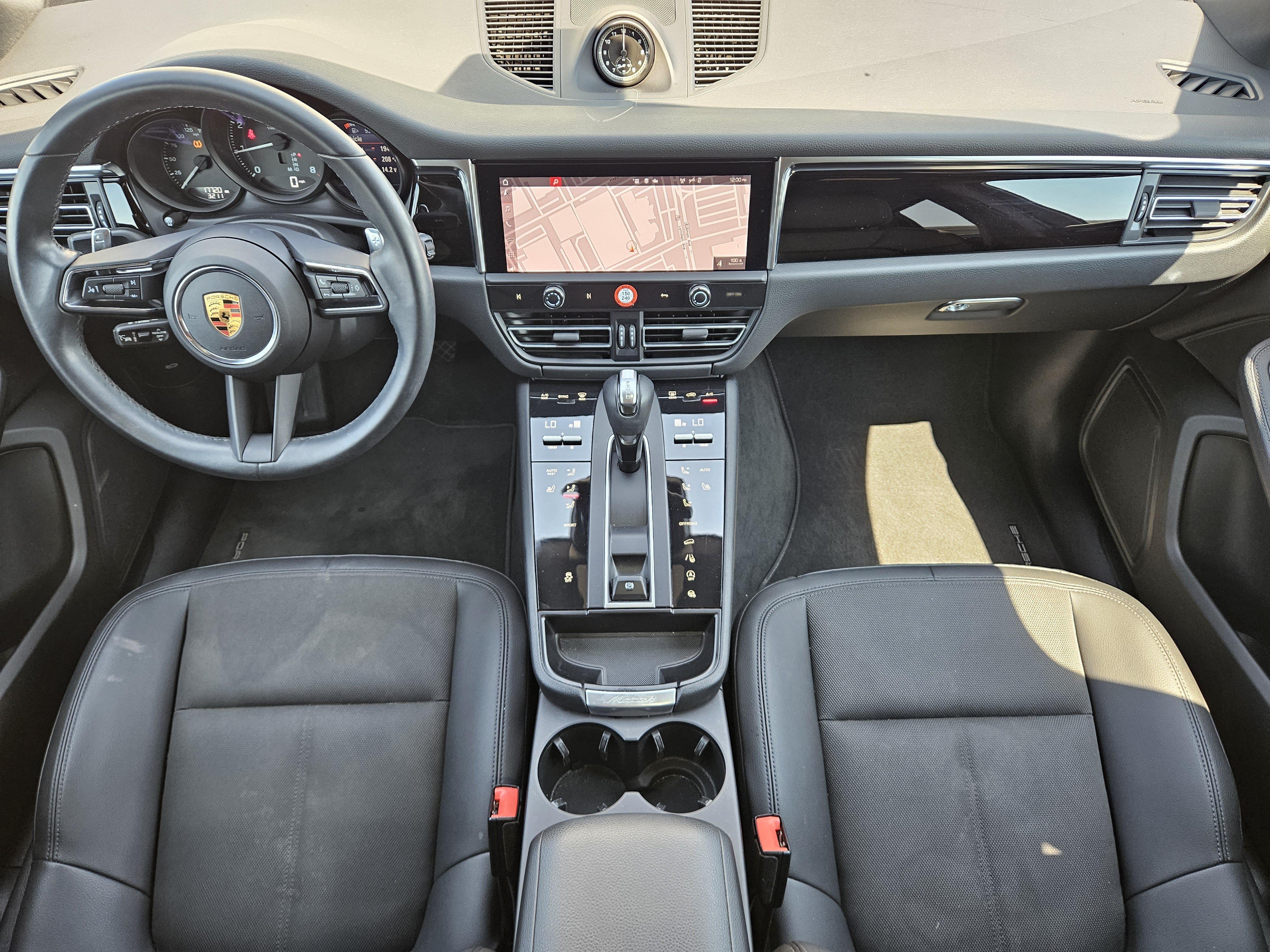 Certified 2023 Porsche Macan AWD/4WD image 24