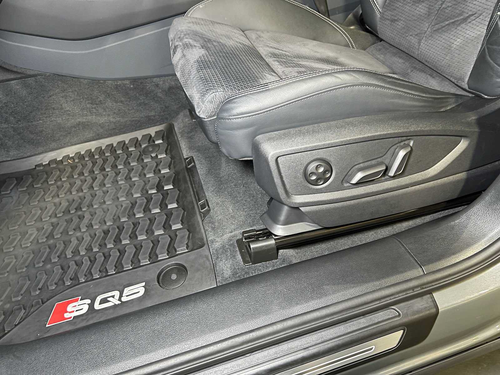 Used 2024 Audi SQ5 Premium Plus w/ Premium Plus Package AWD/4WD image 25