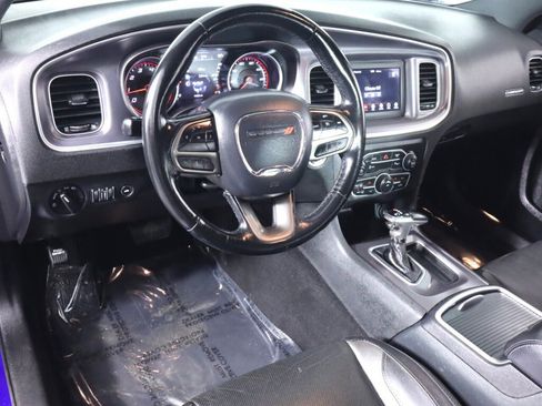Used 2020 Dodge Charger SXT w/ Leather Interior Group RWD image 9