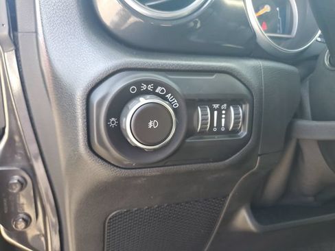 Used 2020 Jeep Wrangler Unlimited Sahara AWD/4WD image 22