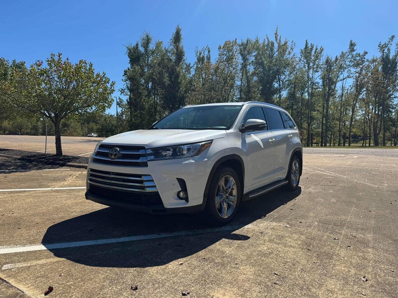 Used 2019 Toyota Highlander Limited Platinum FWD image 2