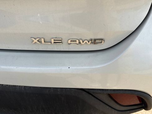 Used 2020 Toyota Highlander XLE AWD/4WD image 9