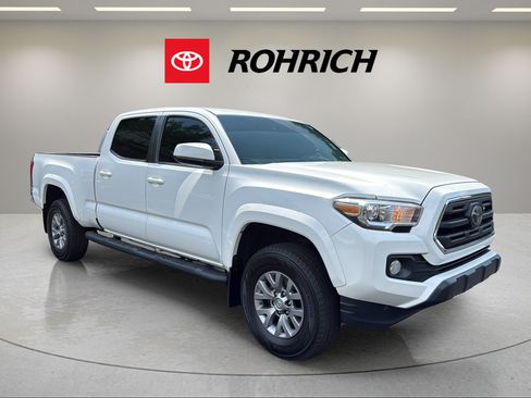 Used 2018 Toyota Tacoma SR5 AWD/4WD image 4