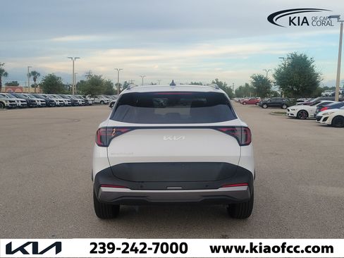Certified 2026 Kia Sportage EX w/ EX Panorama Roof Package FWD image 5