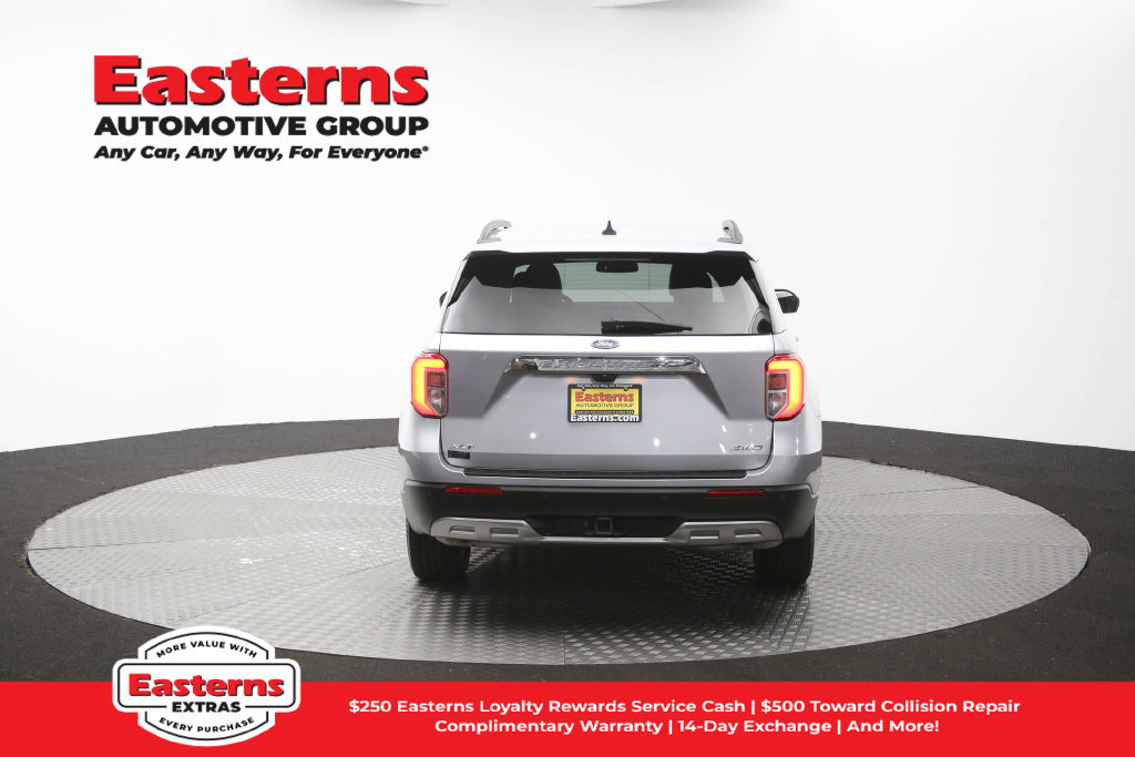 Used 2023 Ford Explorer XLT w/ Equipment Group 202A AWD/4WD image 39