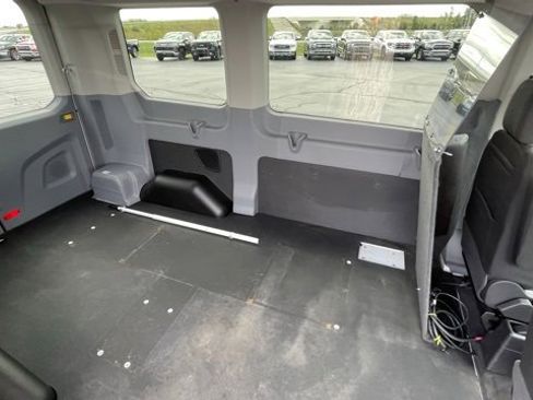 Used 2018 Ford Transit 150 XLT image 11