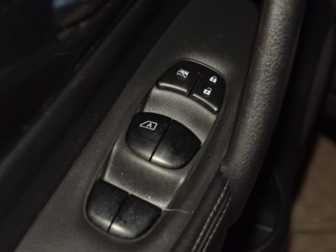 Used 2018 Nissan Rogue SV AWD/4WD image 47