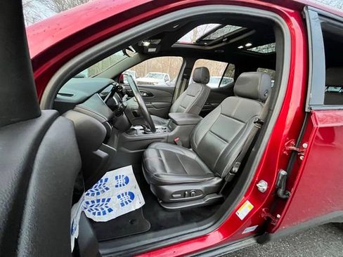 Used 2022 Chevrolet Traverse RS image 16