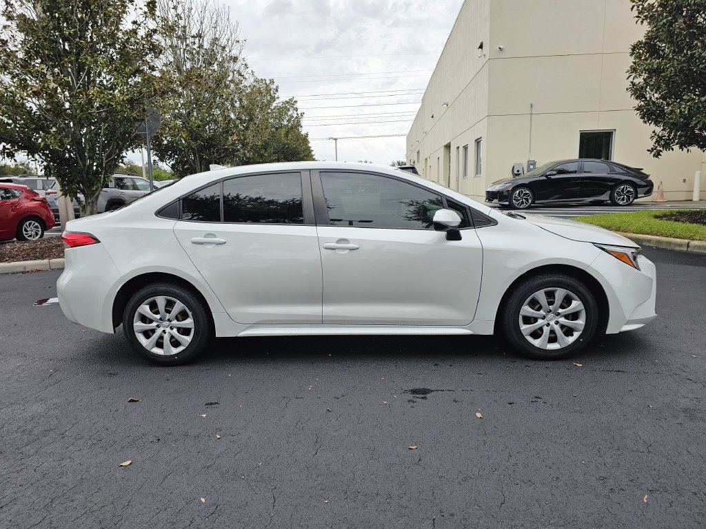 Used 2024 Toyota Corolla LE FWD image 2