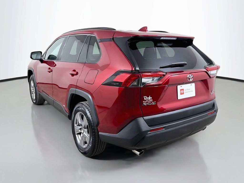 Used 2025 Toyota RAV4 LE AWD/4WD image 9