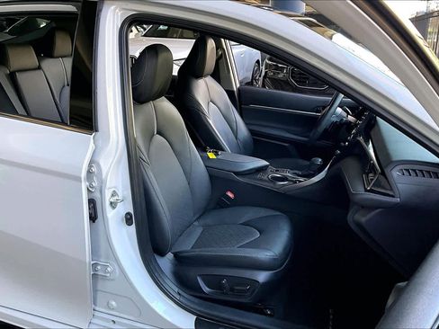 Used 2023 Toyota Camry XSE image 8