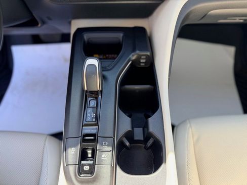 Used 2023 Toyota Crown AWD/4WD image 21