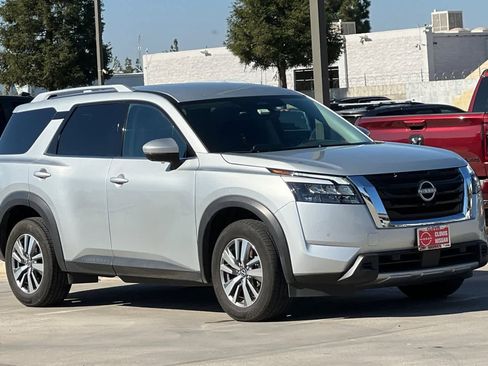 Certified 2025 Nissan Pathfinder SL image 10
