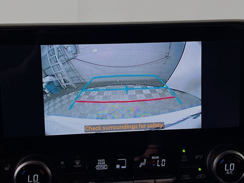 Used 2023 Toyota Highlander Bronze Edition image 28