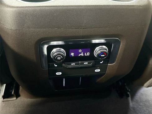 Used 2022 GMC Yukon SLT w/ SLT Luxury Package AWD/4WD image 27