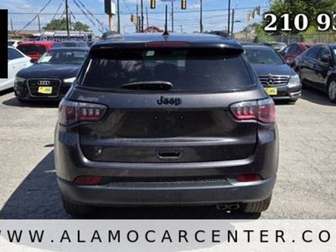 Used 2019 Jeep Compass Latitude FWD image 4