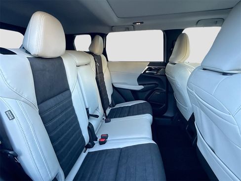 New 2026 Mitsubishi Outlander SE image 30