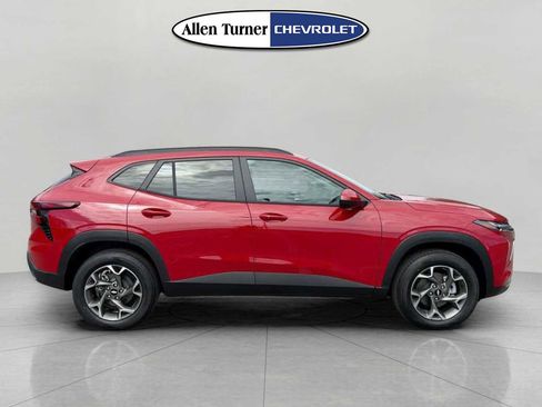 New 2026 Chevrolet Trax LT w/ Driver Confidence Package FWD image 3