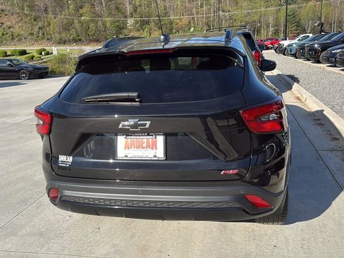 Used 2025 Chevrolet Trax RS w/ Driver Confidence Package FWD image 5
