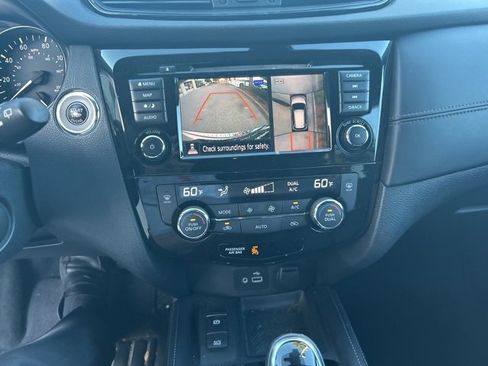 Used 2019 Nissan Rogue SL image 3