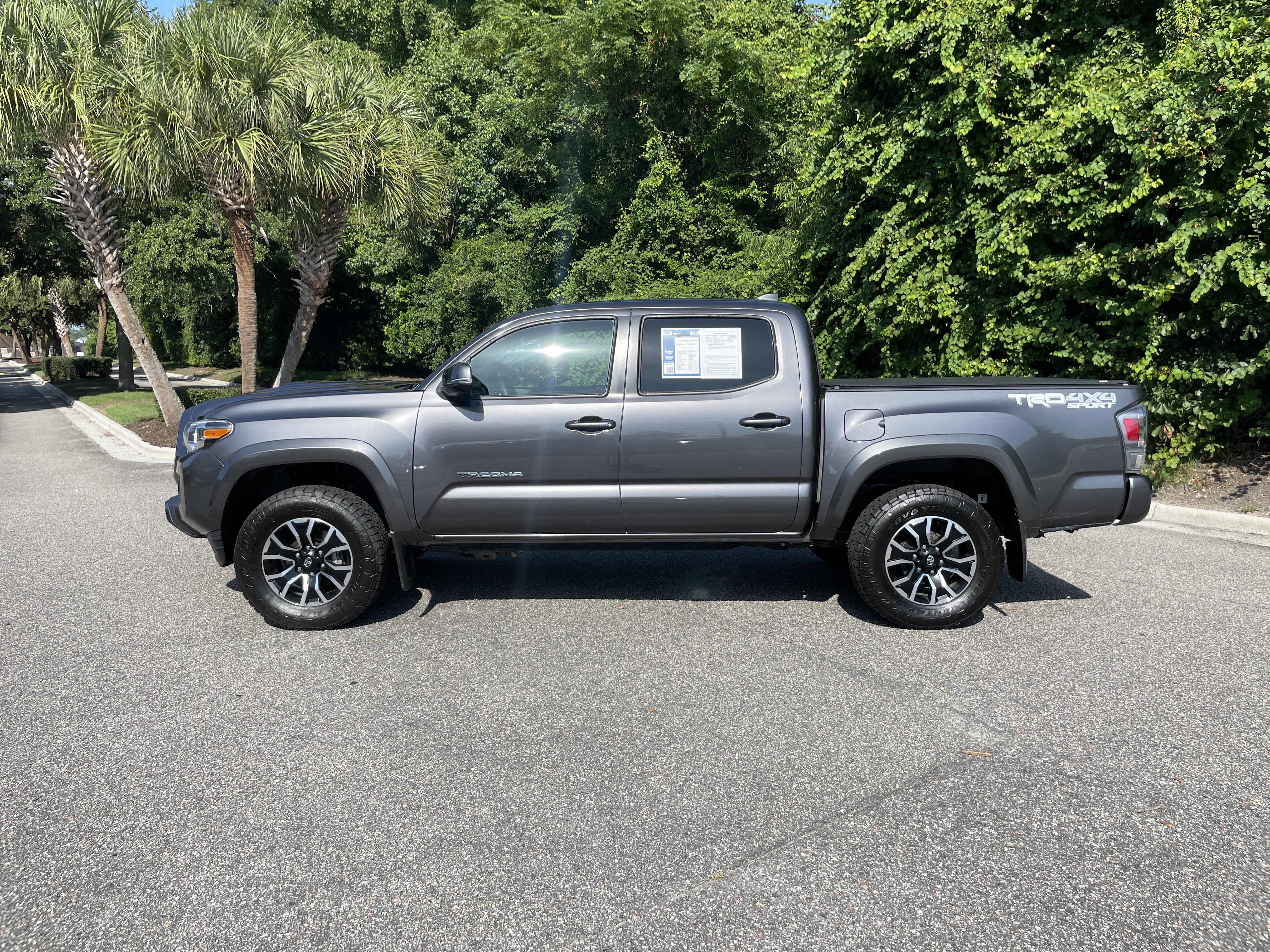 Used 2022 Toyota Tacoma TRD Sport w/ Technology Package AWD/4WD image 6
