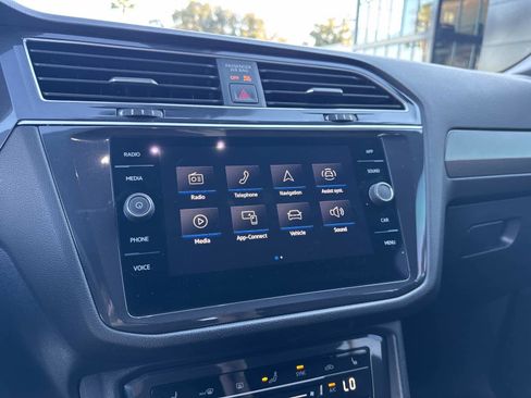 Used 2024 Volkswagen Tiguan SE R-Line image 26