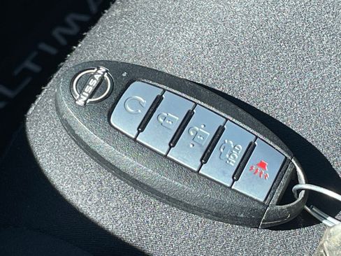 Used 2025 Nissan Altima 2.5 SV image 25