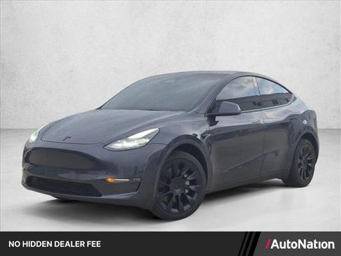 Used 2024 Tesla Model Y Long Range AWD/4WD image 1