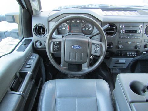 Used 2014 Ford F550 4X2 4dr Crew Cab 176.2 200.5 i image 17